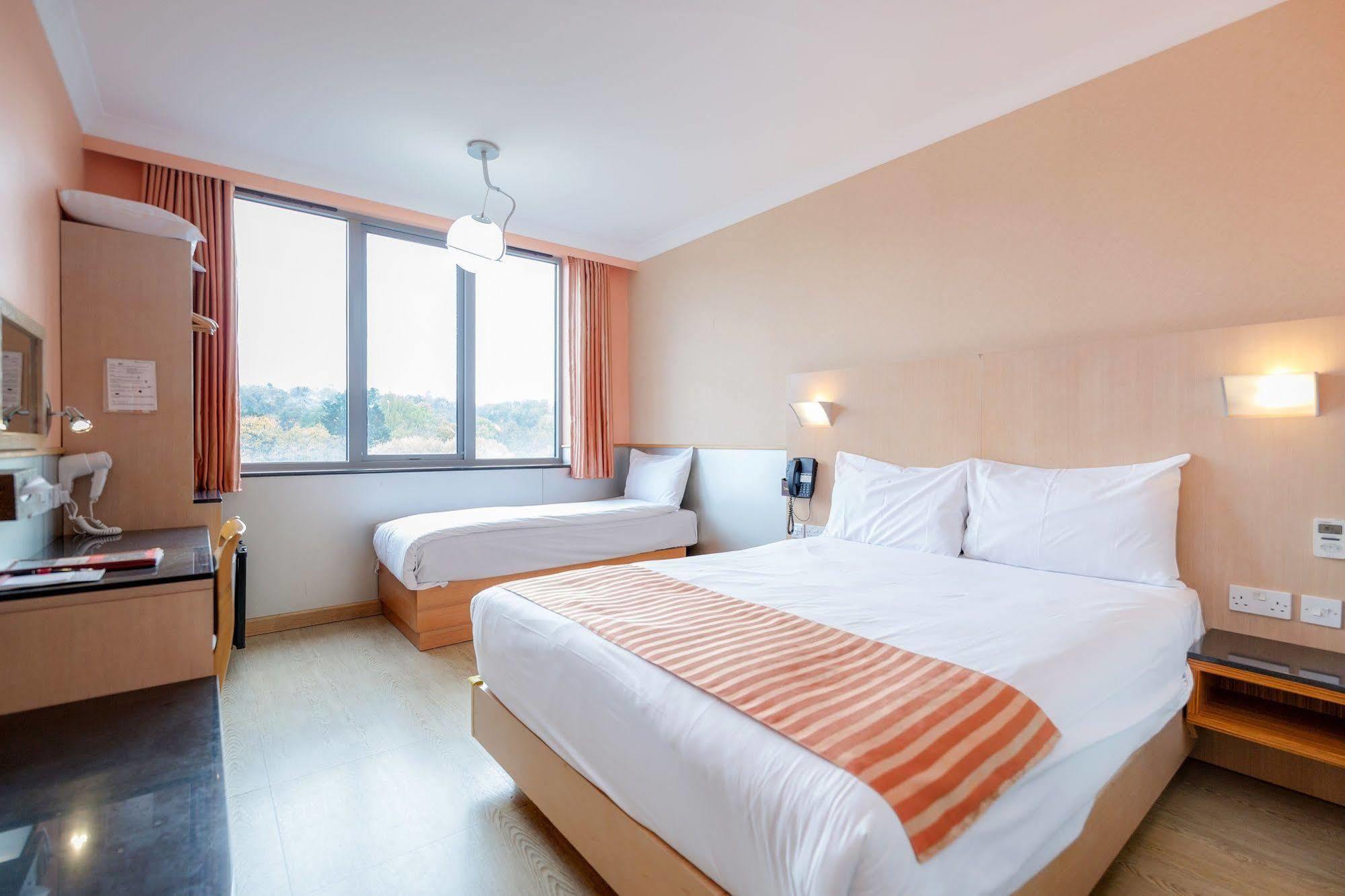 Eurotraveller Hotel - Premier - הרו מראה חיצוני תמונה