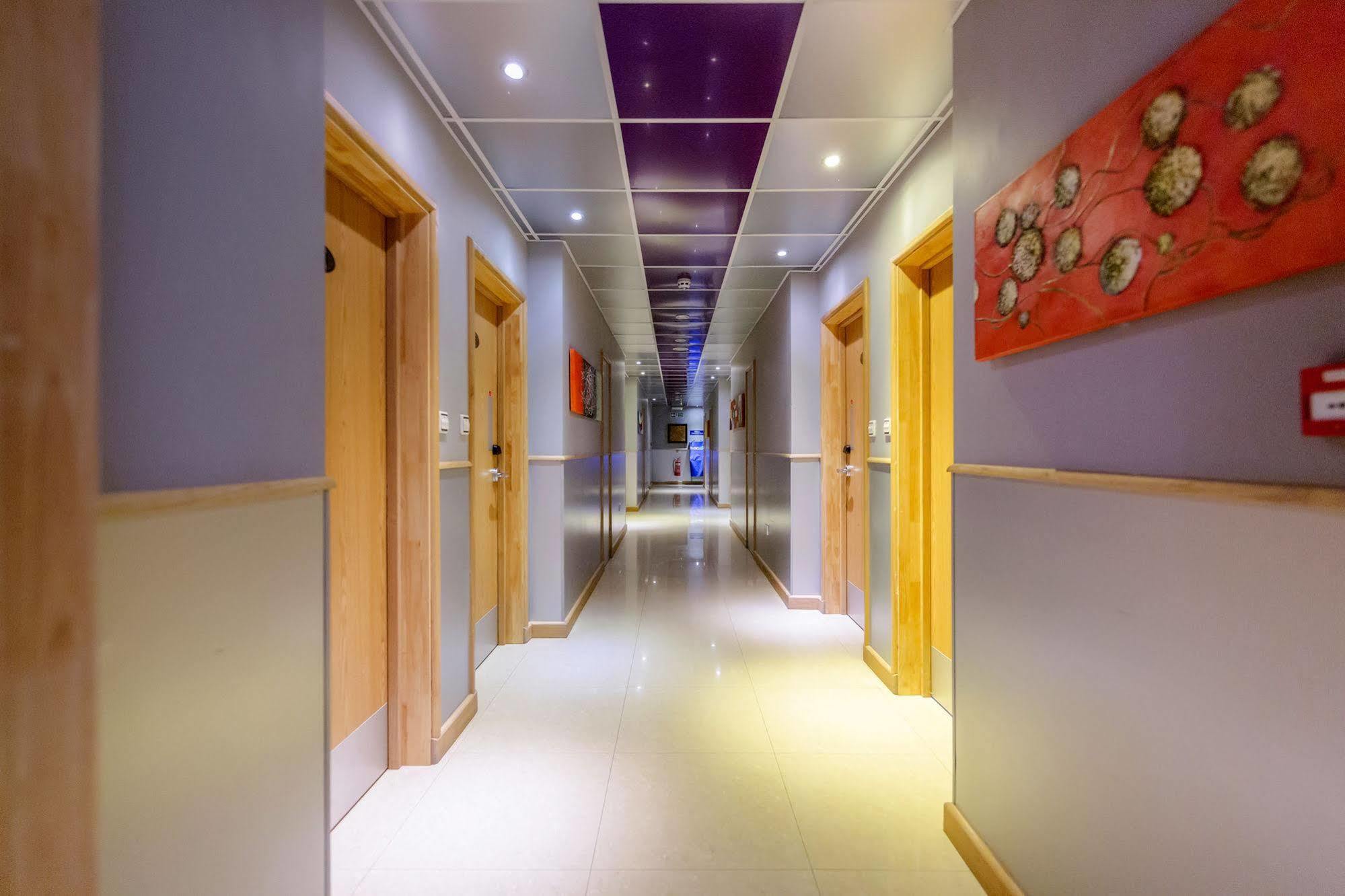 Eurotraveller Hotel - Premier - הרו מראה חיצוני תמונה